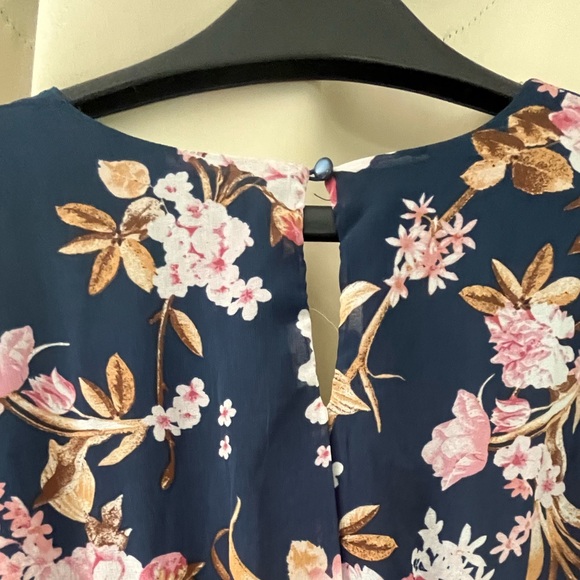 Luxology Floral Dress Women’s size large - gently used. - Picture 6 of 8